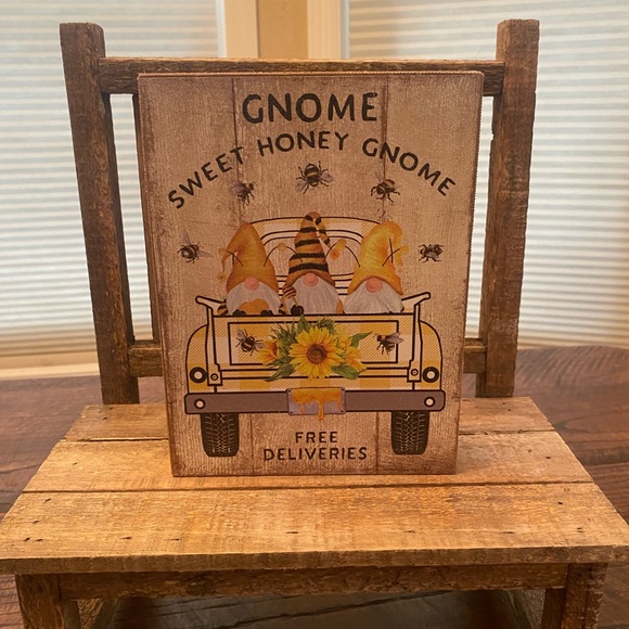 Gnome Sweet Honey Gnome Farmhouse Sign, Honey Bee Gnome Sign, Farmhouse Decor - Picture 4 of 13
